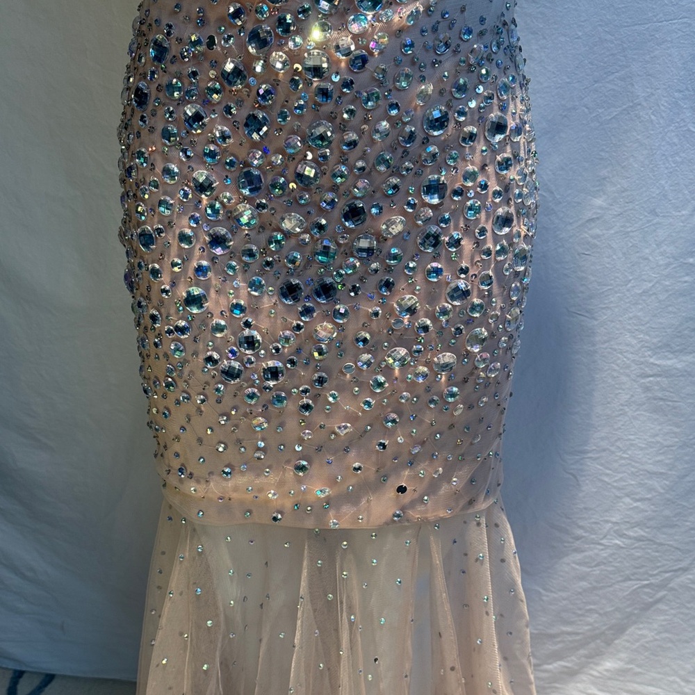 Stunning Sequined High-Low Dress - Picture 4 of 15